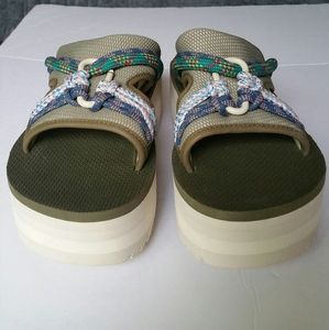 Teva Women size 6 brand new.